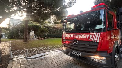 İstanbul'da tarihi Sultanahmet Camisinin altındaki çarşıda yangın