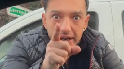 İstanbul'da yol verme tartışmasında kadın doktorun aracına saldırı