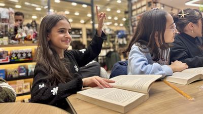 Van'da öğretmenlerden öğrencilerle "kitap tahlili" etkinliği