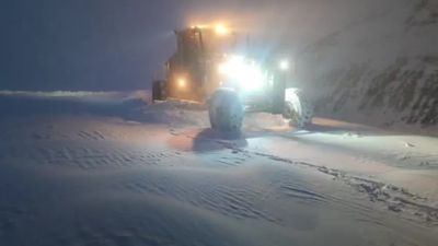 Siirt’te kar yağışı ulaşımı aksattı: 15 köy yolu kapandı