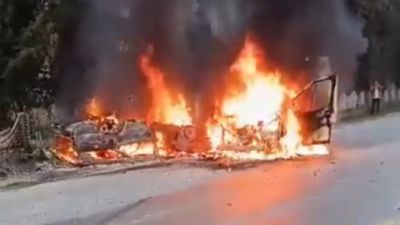 Aydın'da kafa kafaya çarpışan araçlarda yangın