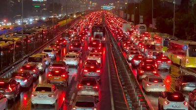 İstanbul'da trafik kilit: Yoğunluk yüzde 90'a yaklaştı