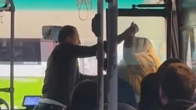 Adana'da halk otobüsünde gerginlik kavgaya dönüştü