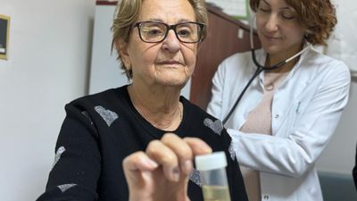 Antalya'da alüminyum kabıyla hap yuttu