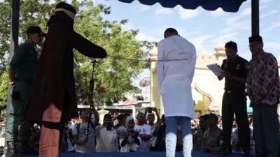 Singapur'da dolandırıcılara 'kırbaç cezası' uygulanacak