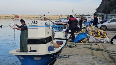 Zonguldak'ta balıkçılar havaların sıcak olmasından dertli