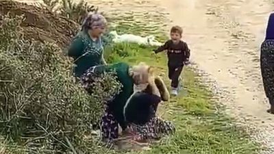 Manisa'da oğlunun gözü önünde kuzenleri tarafından darbedildi: O anlar kamerada