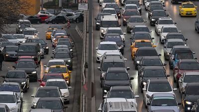 Ankara’da hafta sonu AVM yoğunluğu trafiği kilitledi