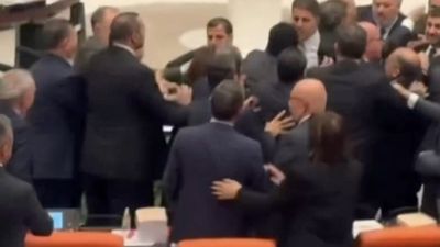 TBMM’de milletvekilleri arasında kavga: Özgür Özel’e kalkan oldular