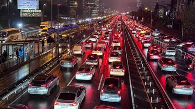 İstanbul’da akşam trafiği kilitlendi: Yoğunluk yüzde 90’a dayandı