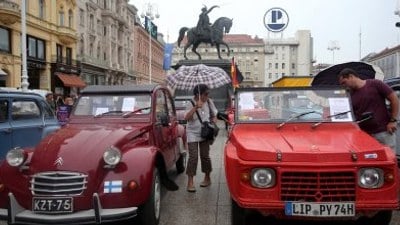 Klasik otomobil tutkunları Hırvatistan'da buluştu