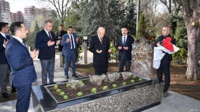 MHP lideri Devlet Bahçeli Türkeş'i dualarla andı