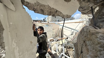 İsrail tüm tepkilere rağmen Gazzelilerin sığındığı Refah'ı vurdu