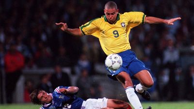 Dünyanın gelmiş geçmiş en iyi futbolcuları açıklandı