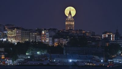İstanbul'da muhteşem dolunay manzaraları görüntülendi