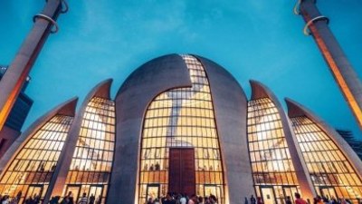 Köln Merkez Camii mimarisiyle büyülüyor