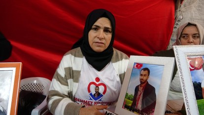 Evlat nöbetindeki anne: HDP’nin siyasi uzantıları oğlumu dağa kaçırdı.