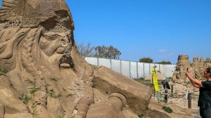 Antalya'da kumdan heykeller Atlantis'i canlandıracak