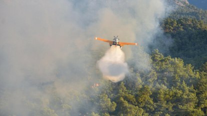 Kemer'deki orman yangınına havadan müdahale