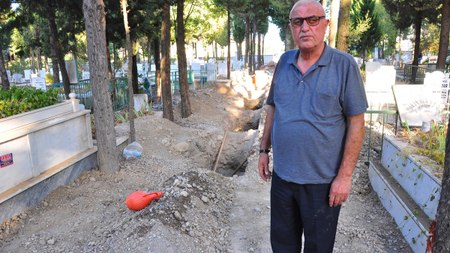Manisa'da anne karnında ölen torununu kolide teslim alan dedenin isyanı