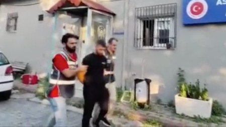 İstanbul'da düğün eğlencesinde havaya ateş eden genç yakalandı