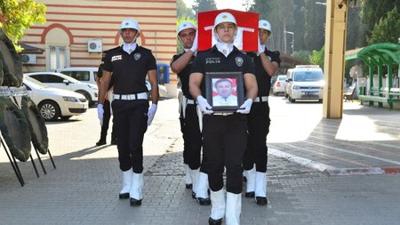 Adana'da gaspçı Hüseyin'i adliyeye götüren polis şehit oldu