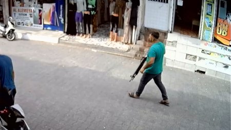 Adana'da haraç vermeyen dükkan sahibini av tüfeğiyle vurdu