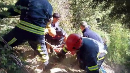 Kocaeli'de 70 metrelik uçurumda yaralı bulunan şahsın dövülüp atıldığı iddia edildi
