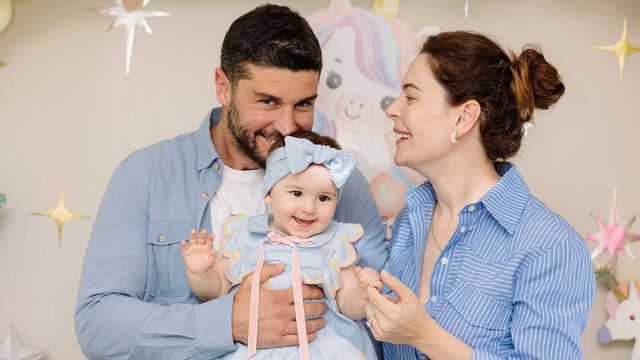 Berk Oktay ve eşi Yıldız Çağrı Atiksoy tatilde! Aşk tazelediler