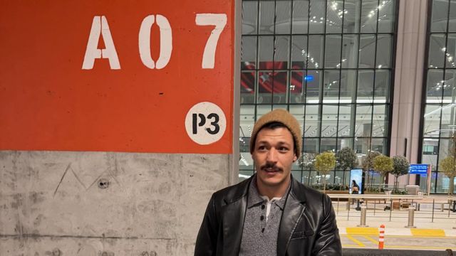 Kubilay Aka toynak ayakkabı modasına uydu! Milano'dan kareler var