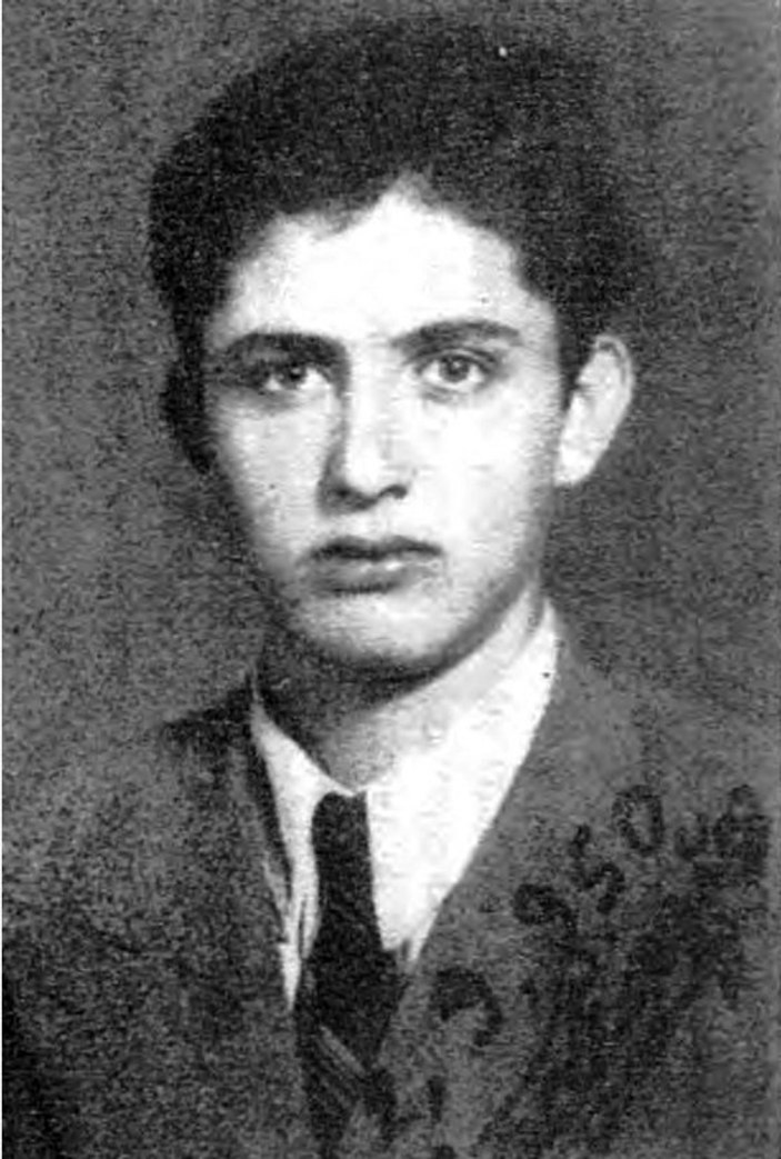 Kadir Mısıroğlu kimdir? Biyografisi. Kadir Mısır hayata veda etti.