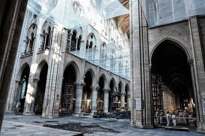 Notre Dame yeniden inşa ediliyor