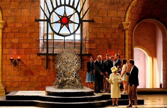 Kraliçe Elizabeth Game of Thrones setinde
