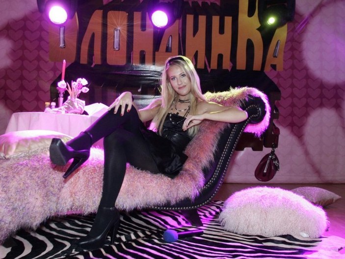 Rusya'nın Paris Hilton'u Putin'e rakip oldu