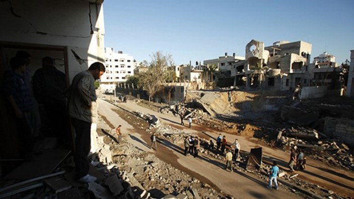 İsrail havadan-karadan Gazze'yi vurdu