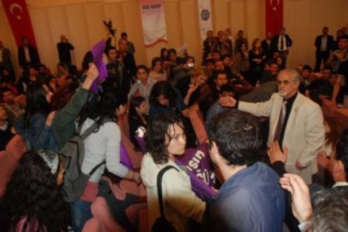 Hıncal Uluç'a protesto
