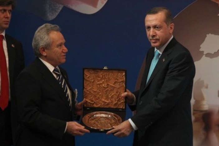 Erdoğan Uludere Kaymakamı'na ödül verdi