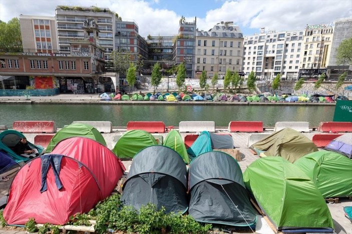 Paris sokaklarında yaşayan sığınmacılar