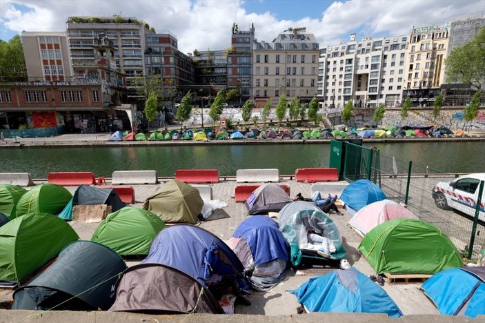 Paris sokaklarında yaşayan sığınmacılar