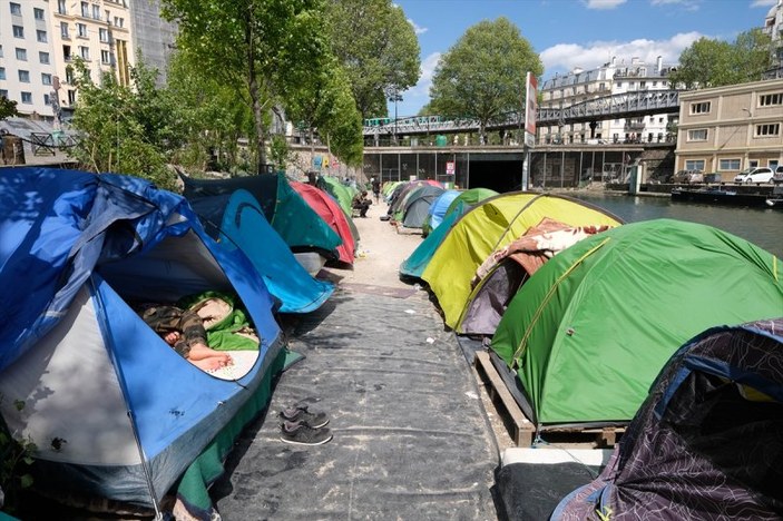 Paris sokaklarında yaşayan sığınmacılar