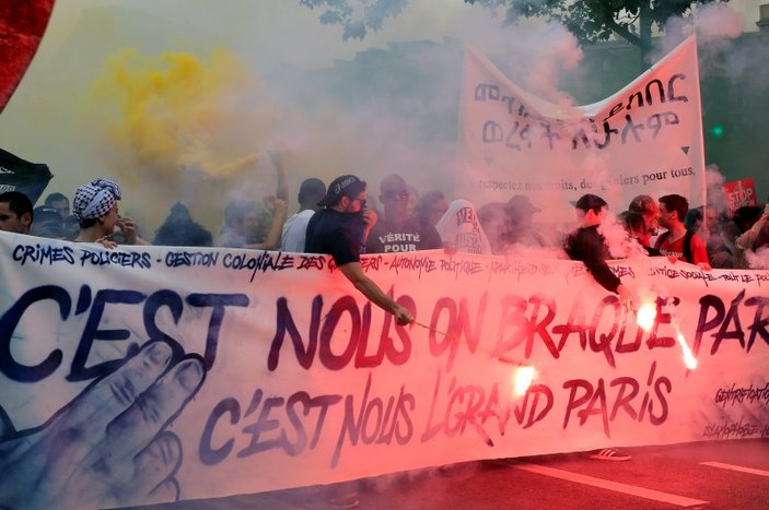 Fransa'da 250 bin Macron karşıtı ayaklandı
