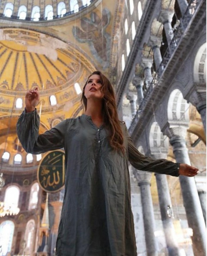 ABD'li oyuncu Amanda Cerny Türkiye'de