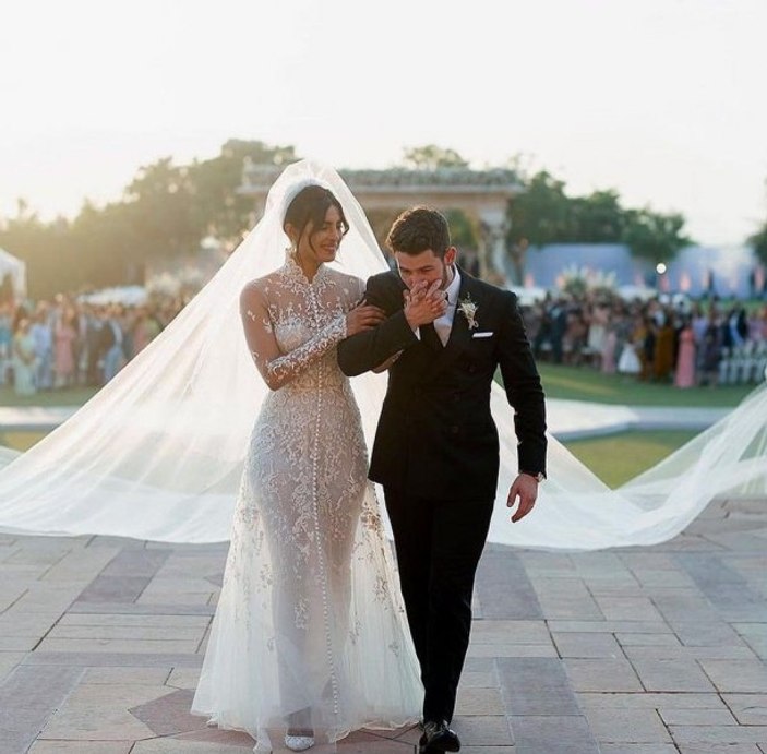 Hint oyuncu Priyanka Chopra ile Nick Jonas evlendi