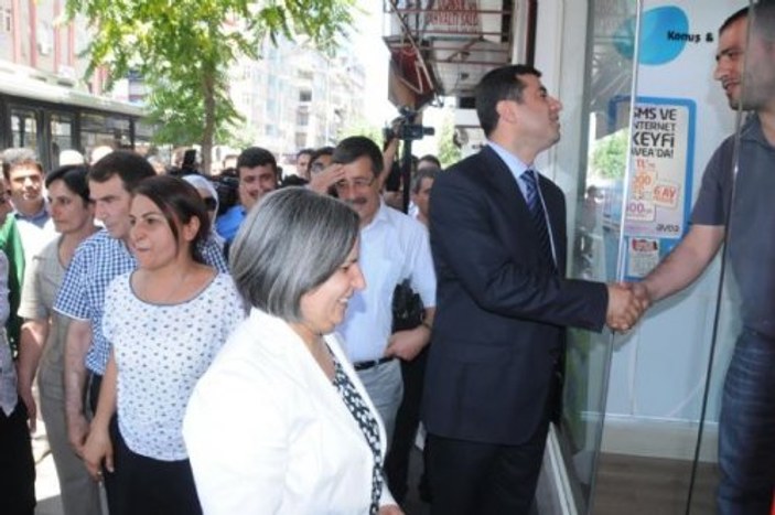 BDP'li vekiller Diyarbakır'da kapı kapı dolaşıyor