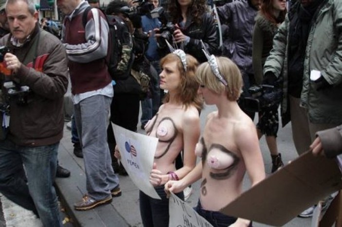 FEMEN grubu kapitalizm için soyundu 