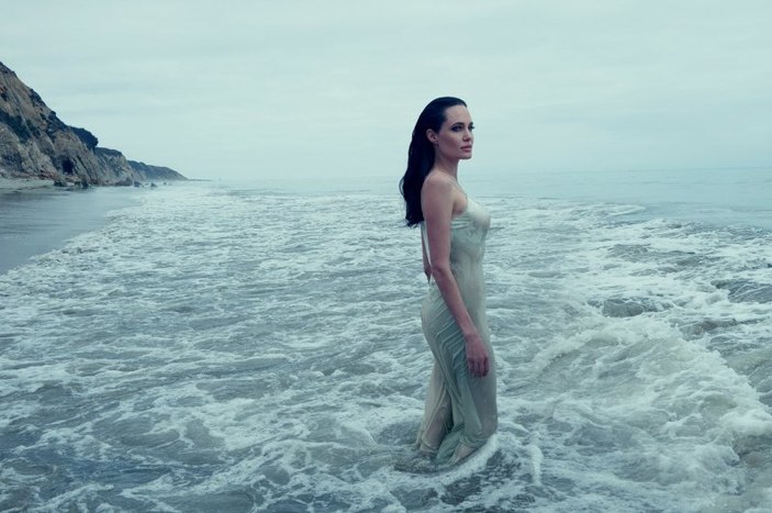 Angelina Jolie ve Brad Pitt 6 çocuğu ile Vogue'a poz verdi