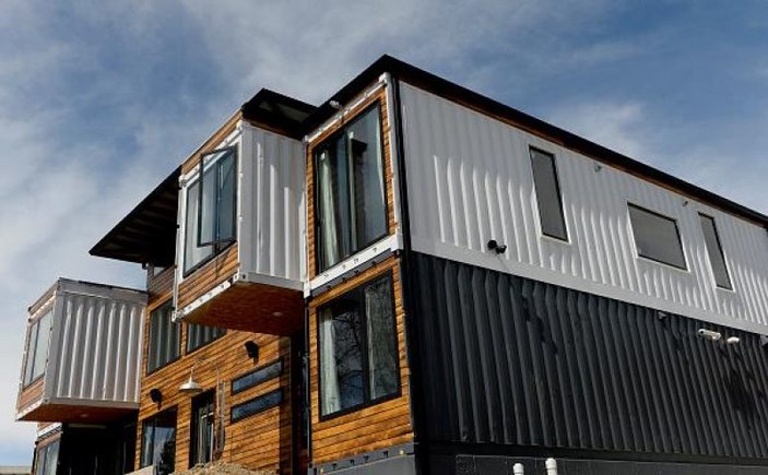 ABD'li çift konteynırlardan villa yaptı