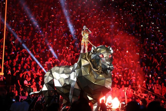 Katy Perry'nin Super Bowl performansı