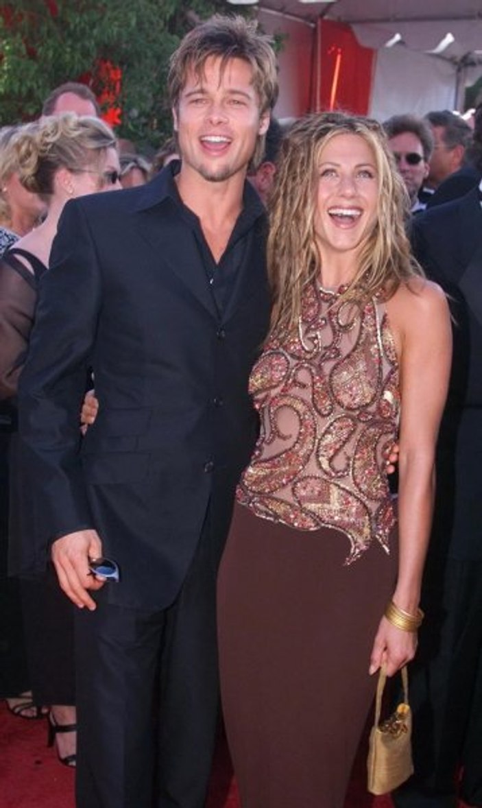Brad Pitt eski eşinden özür diledi 