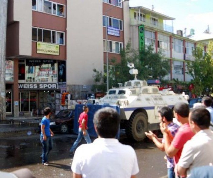 Bingöl'de BDP binasına saldırı 